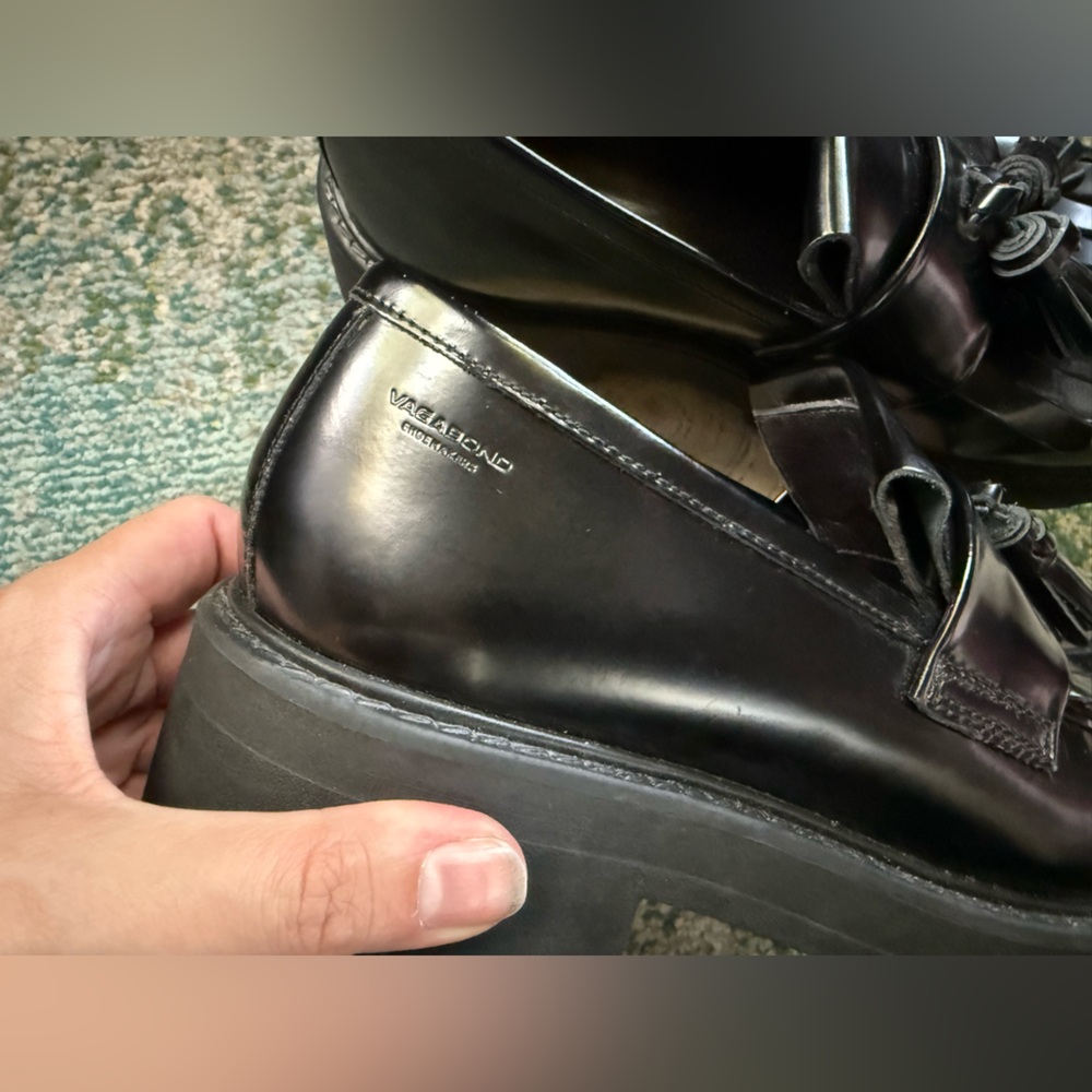 Vagabond Shoemakers chunky tassel black polished loafers, size 10 - Picture 2 of 12